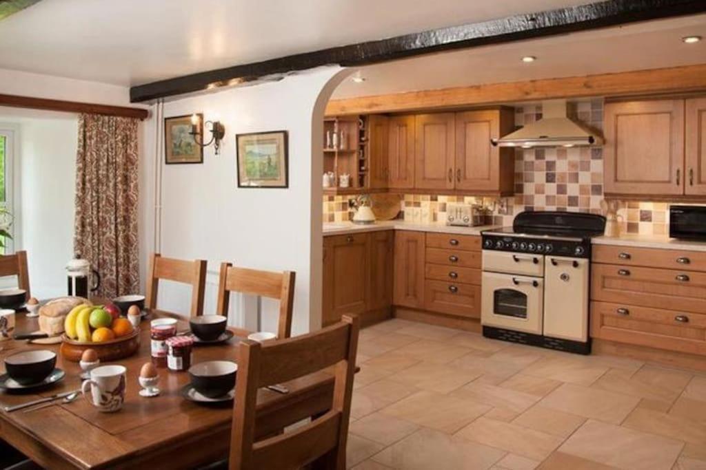 Scenic Welsh Cottage In The Brecon Beacons Crickhowell Exterior photo