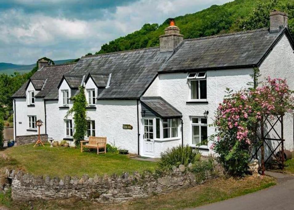Scenic Welsh Cottage In The Brecon Beacons Crickhowell Exterior photo