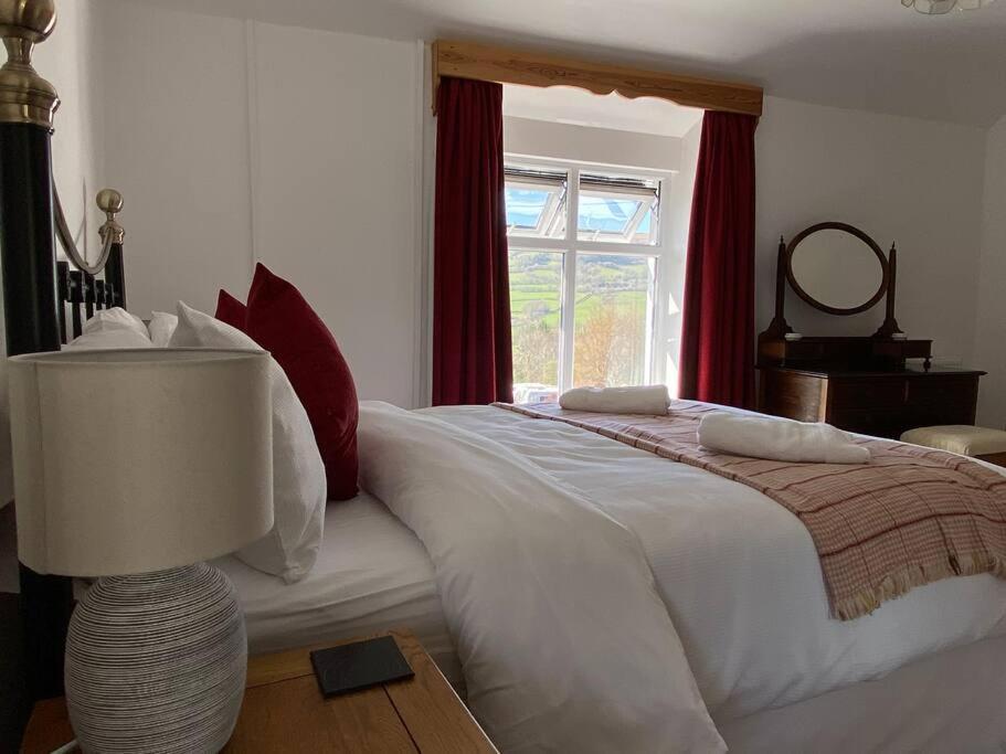 Scenic Welsh Cottage In The Brecon Beacons Crickhowell Exterior photo